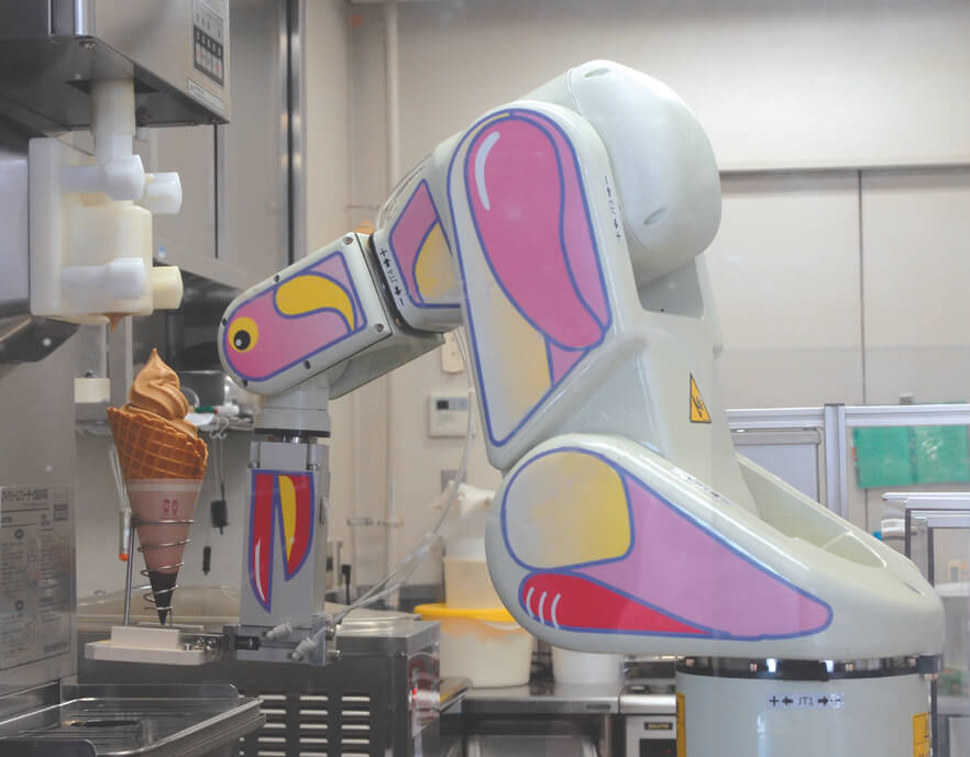 開運堂本店ロボットが盛る日替わりソフトクリームのアイキャッチ画像